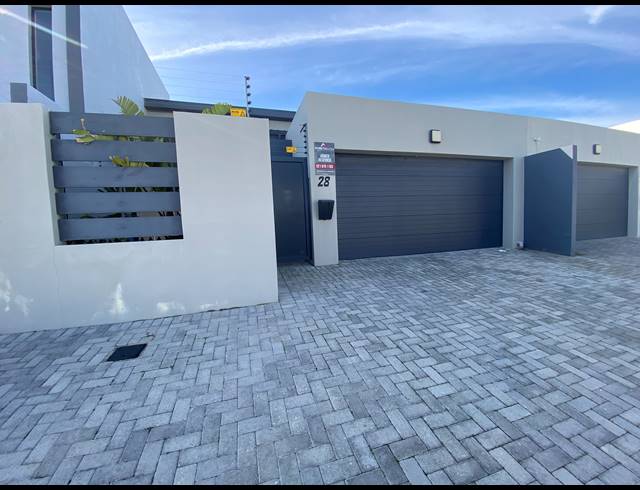 3 BEDROOM FREESTANDING TO LET IN SANDOWN
